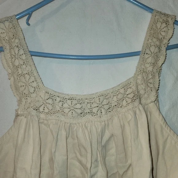 12. GiGiO Sleeveless Beige Blouse Sz M - Picture 3 of 7